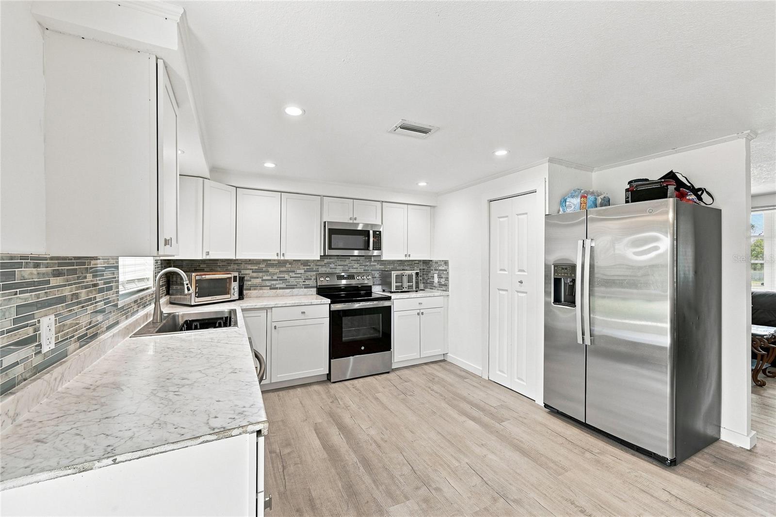457 Garfield Ave NW, Port Charlotte, FL 33952