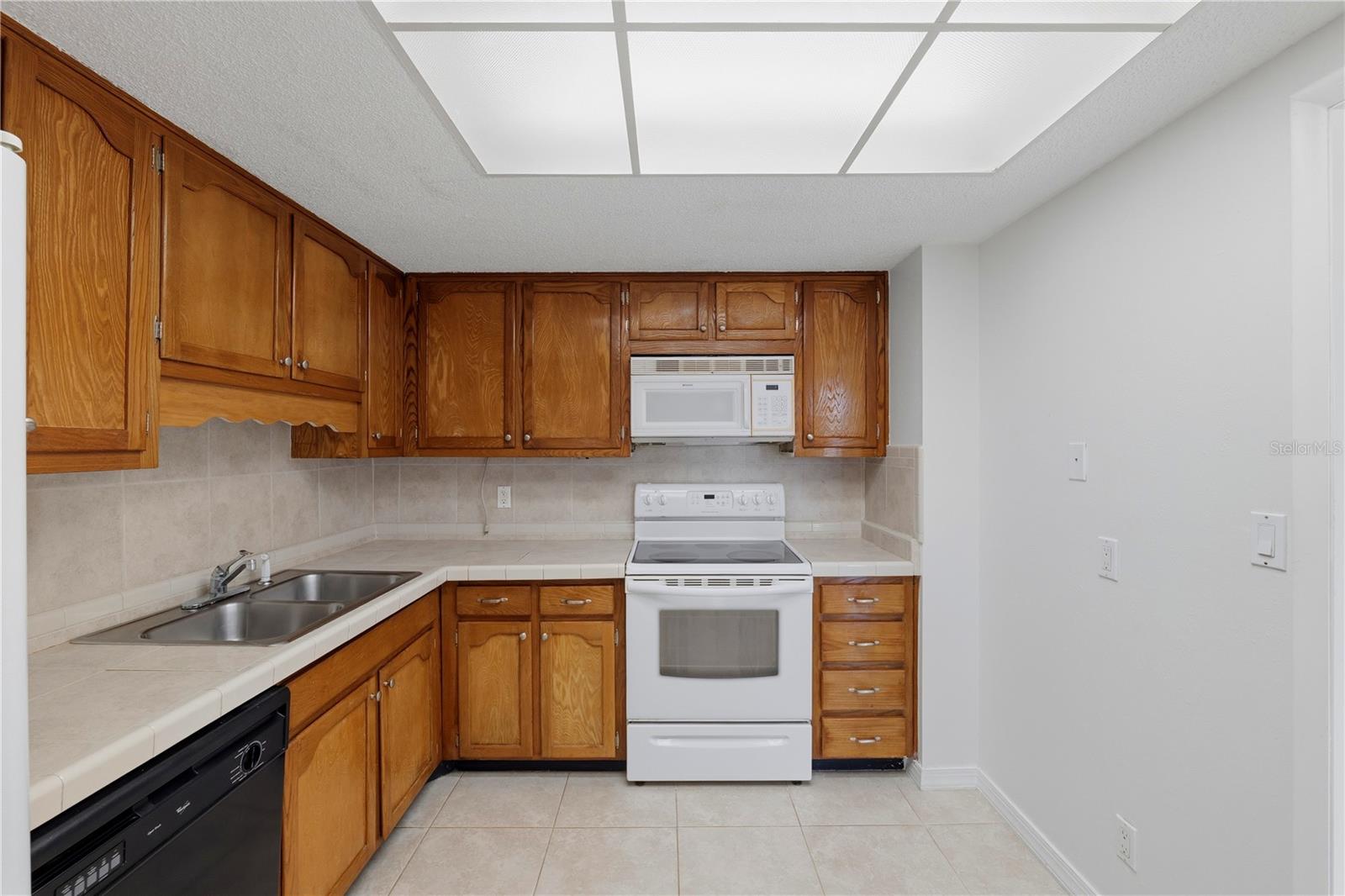 675 Gulfview Unit 206, Clearwater Beach, FL 33767