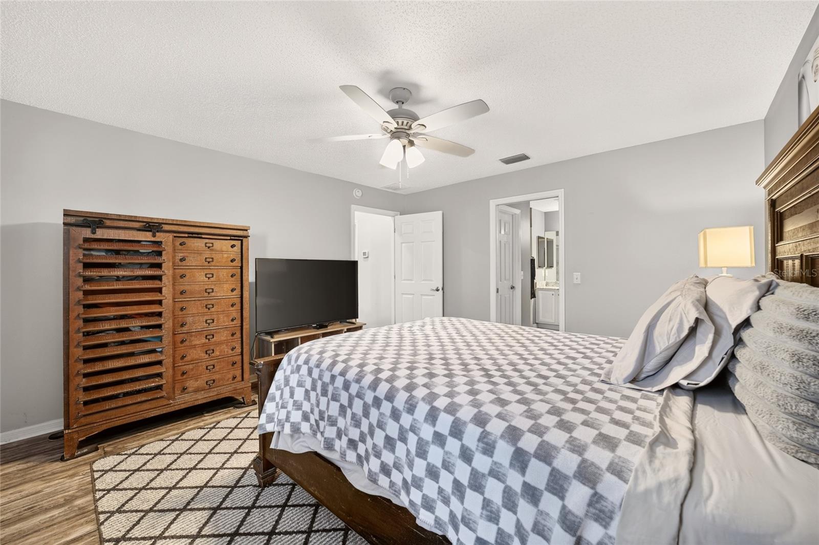 1563 Hollyberry, The Villages, FL 32162