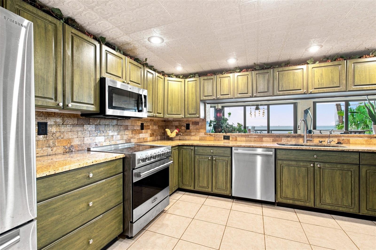 5700 Mariner Unit 204w, Tampa, FL 33609