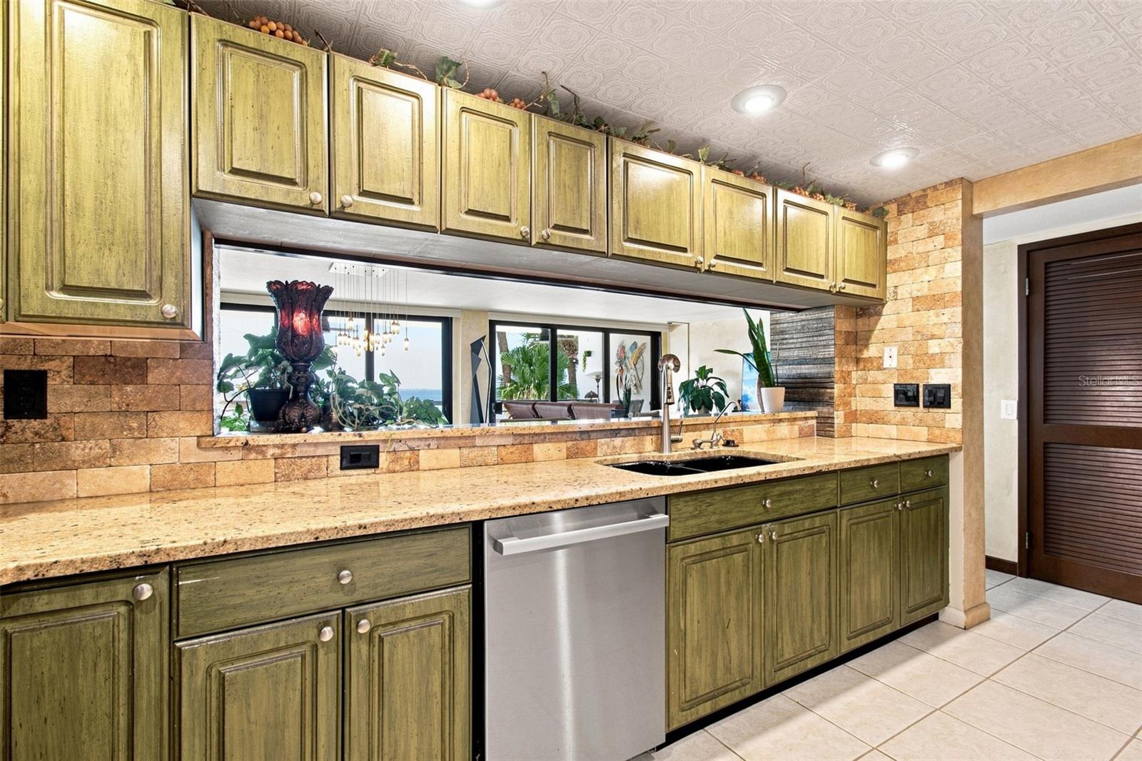 5700 Mariner Unit 204w, Tampa, FL 33609