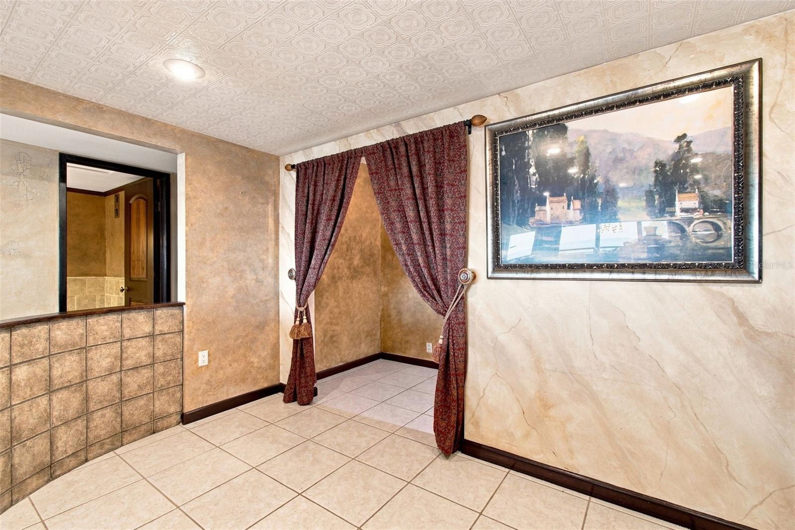5700 Mariner Unit 204w, Tampa, FL 33609
