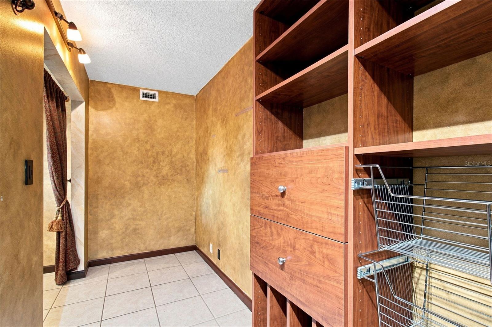 5700 Mariner Unit 204w, Tampa, FL 33609