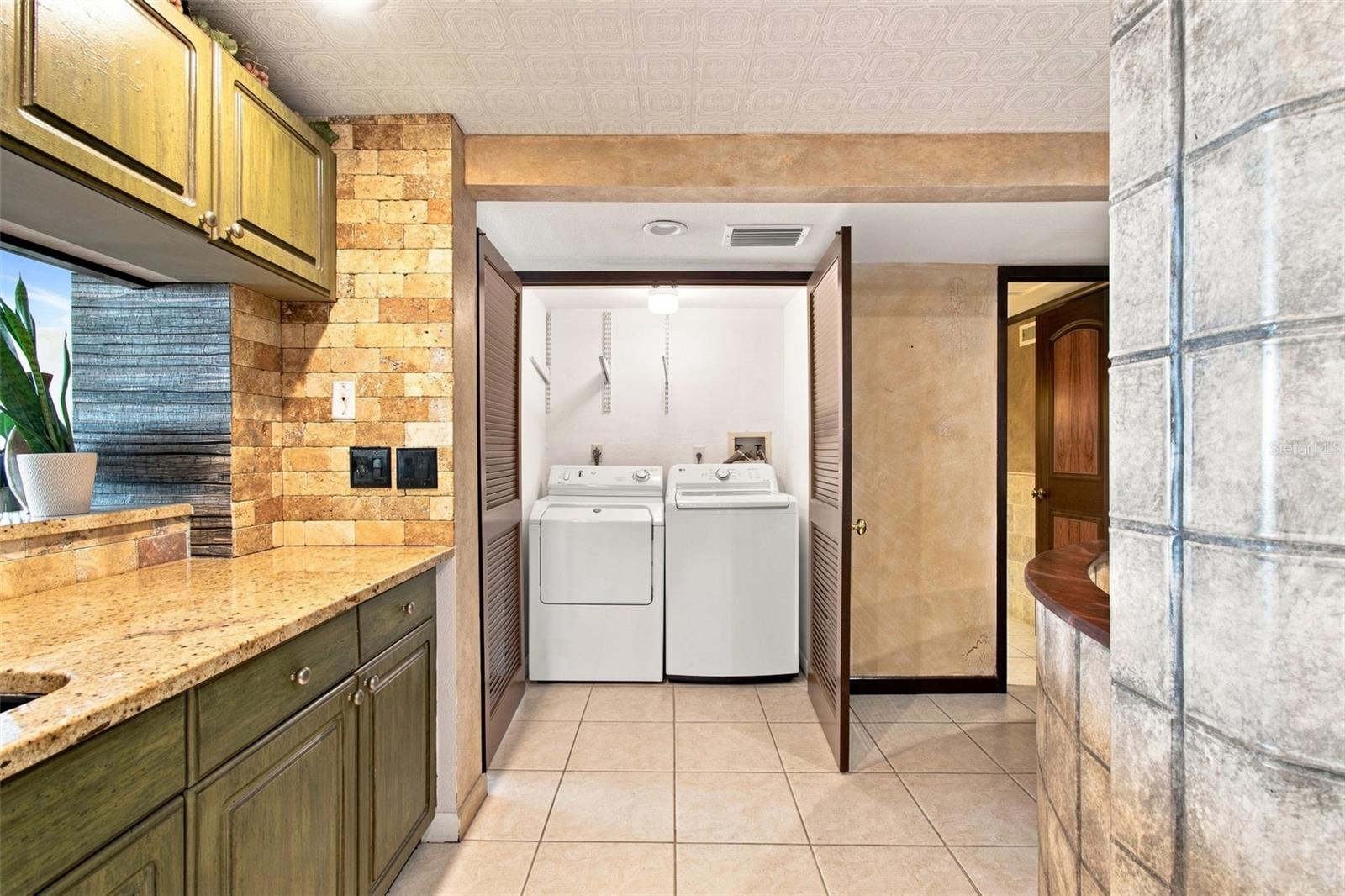 5700 Mariner Unit 204w, Tampa, FL 33609