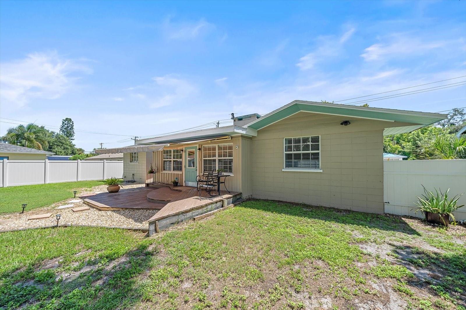 710 26th, Bradenton, FL 34205