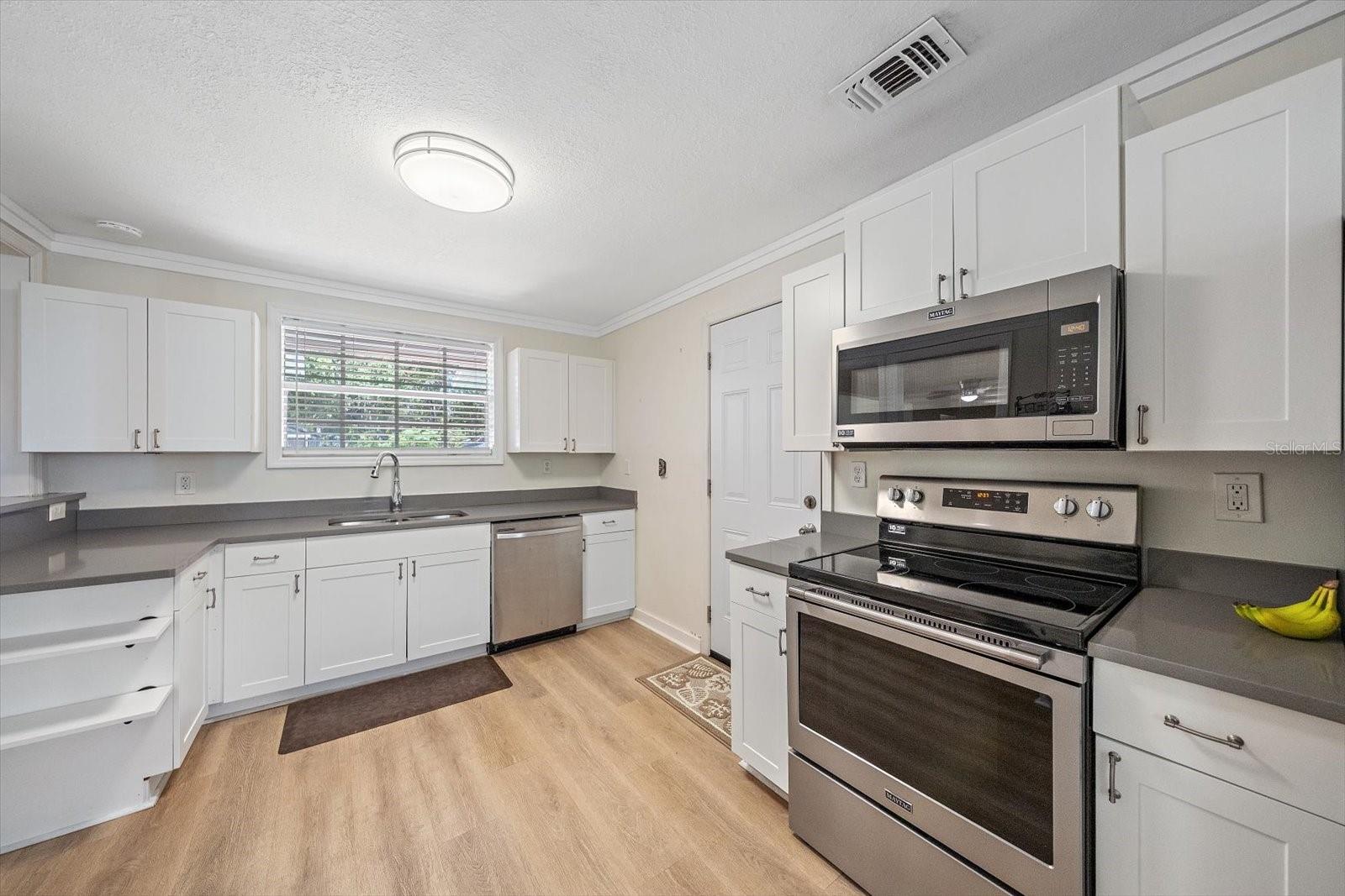 710 26th, Bradenton, FL 34205