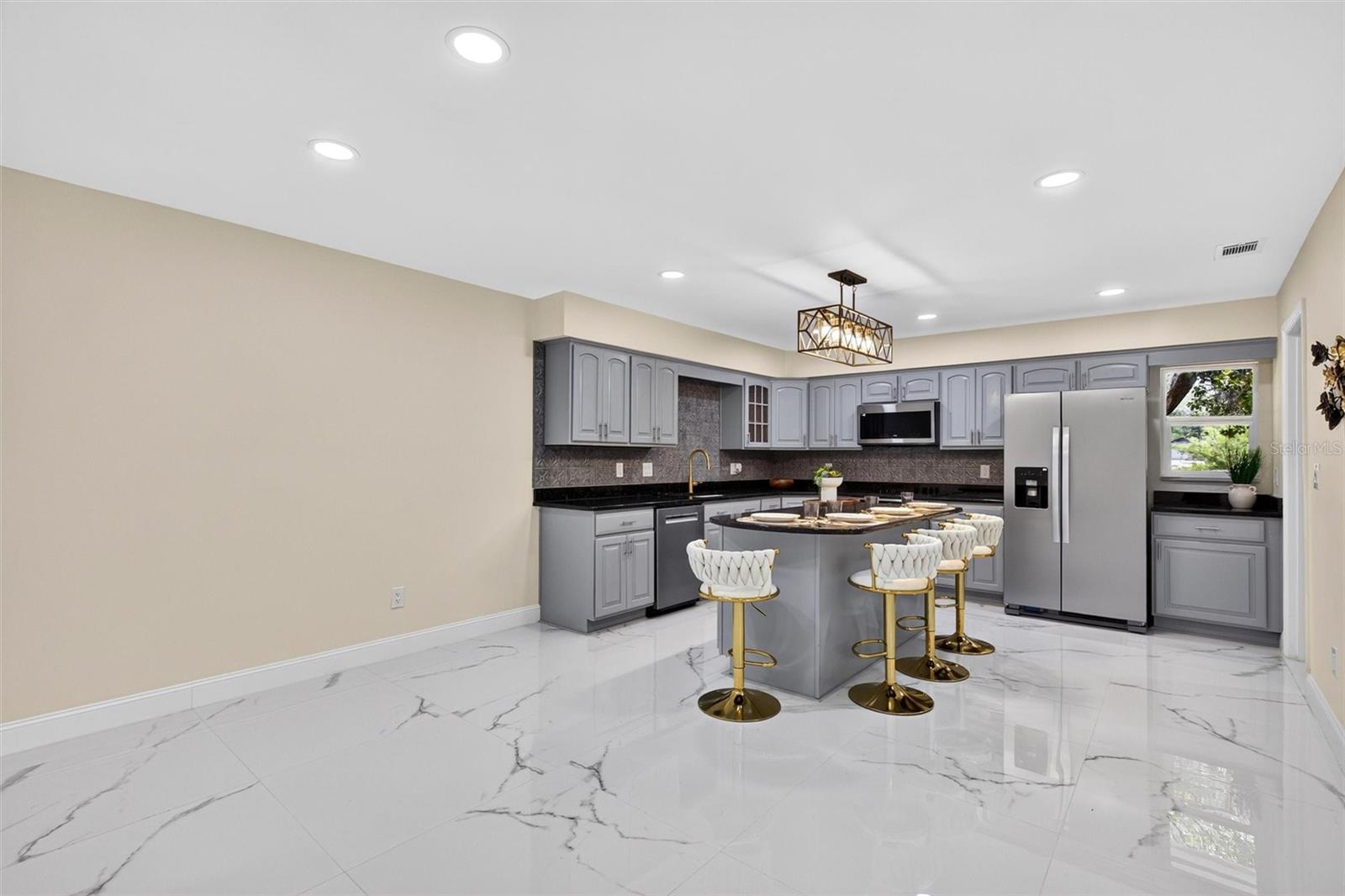 300 Scott, Geneva, FL 32732