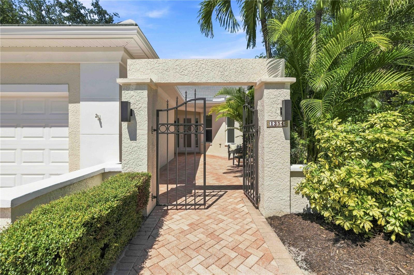 1354 Tearose, Sarasota, FL 34239