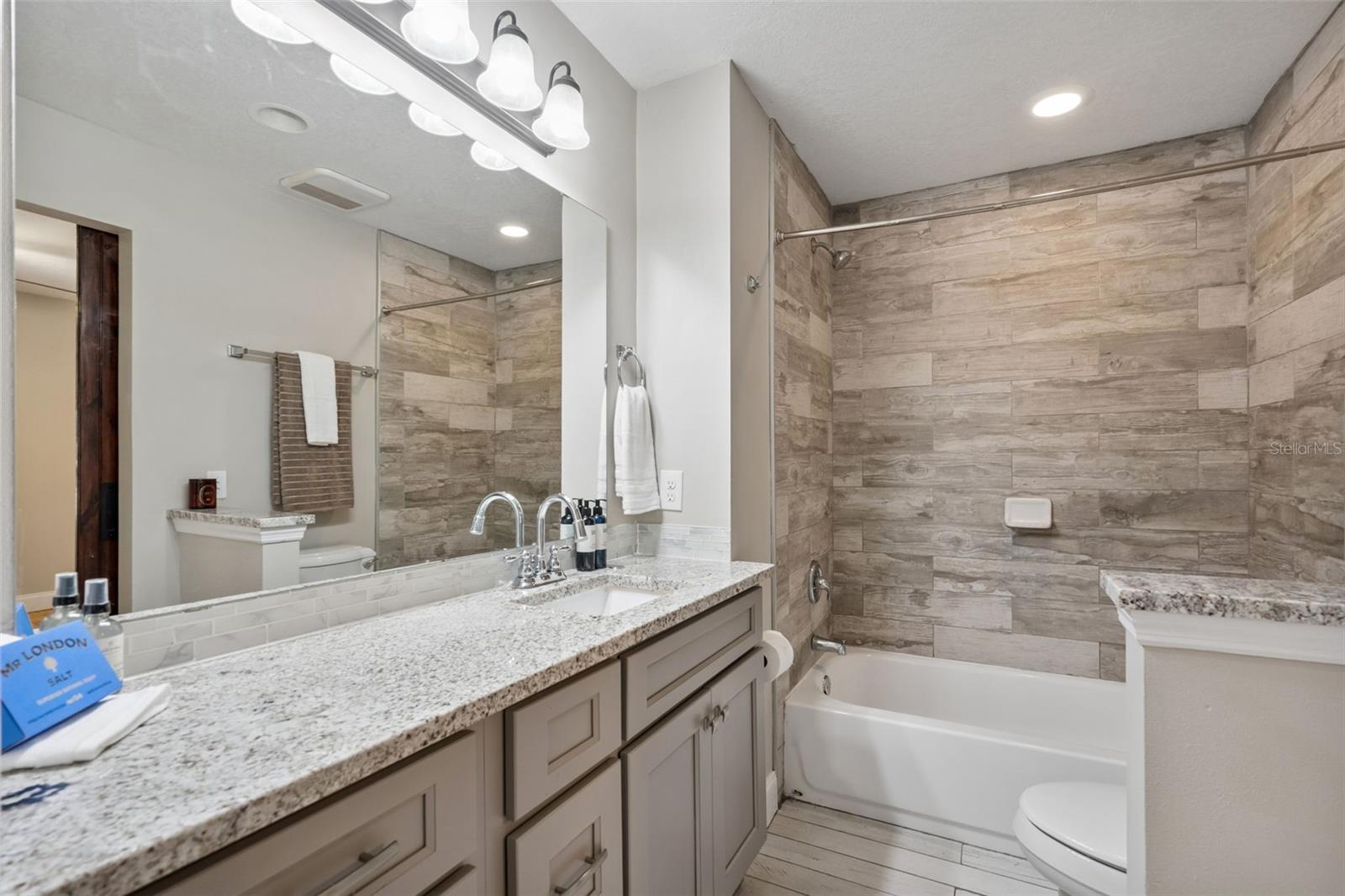 140 Page, Orlando, FL 32806