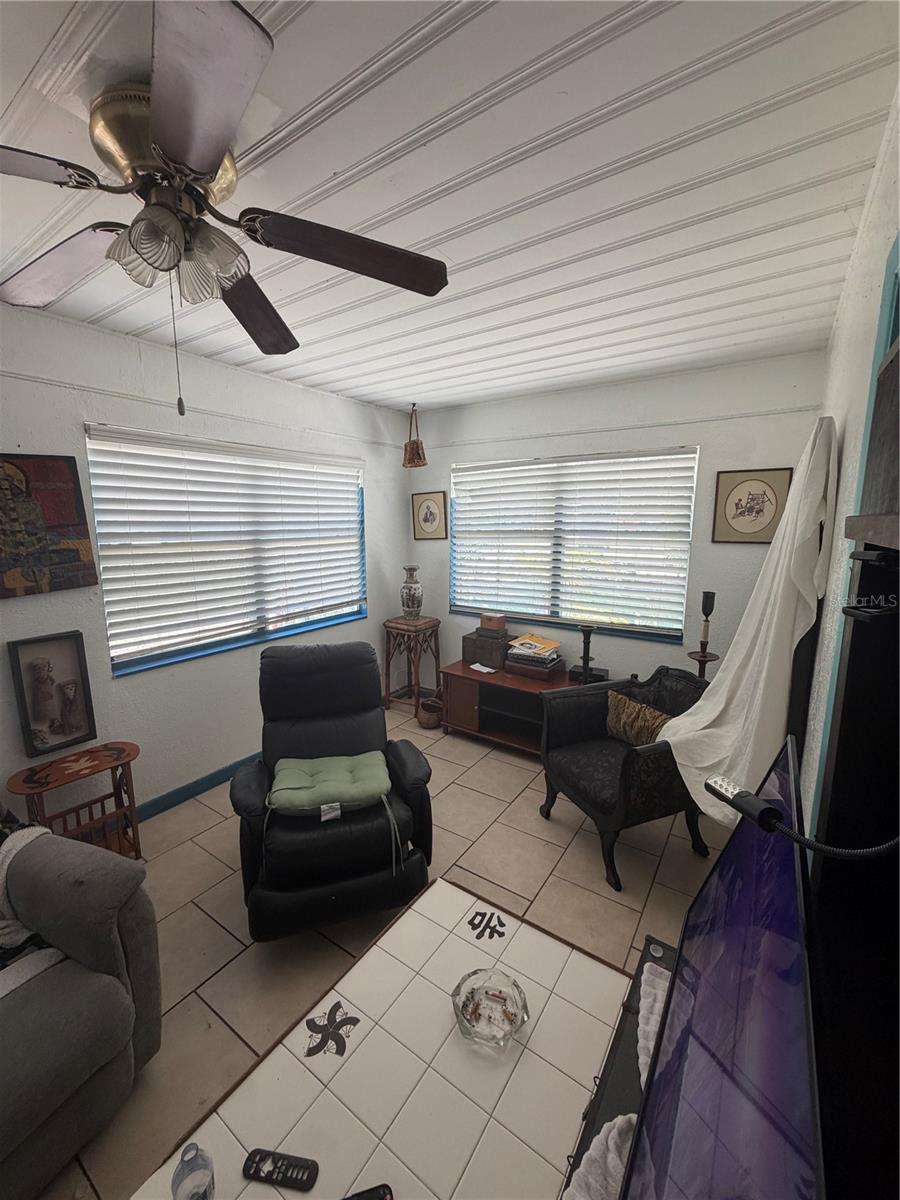 811 28th, St Petersburg, FL 33705
