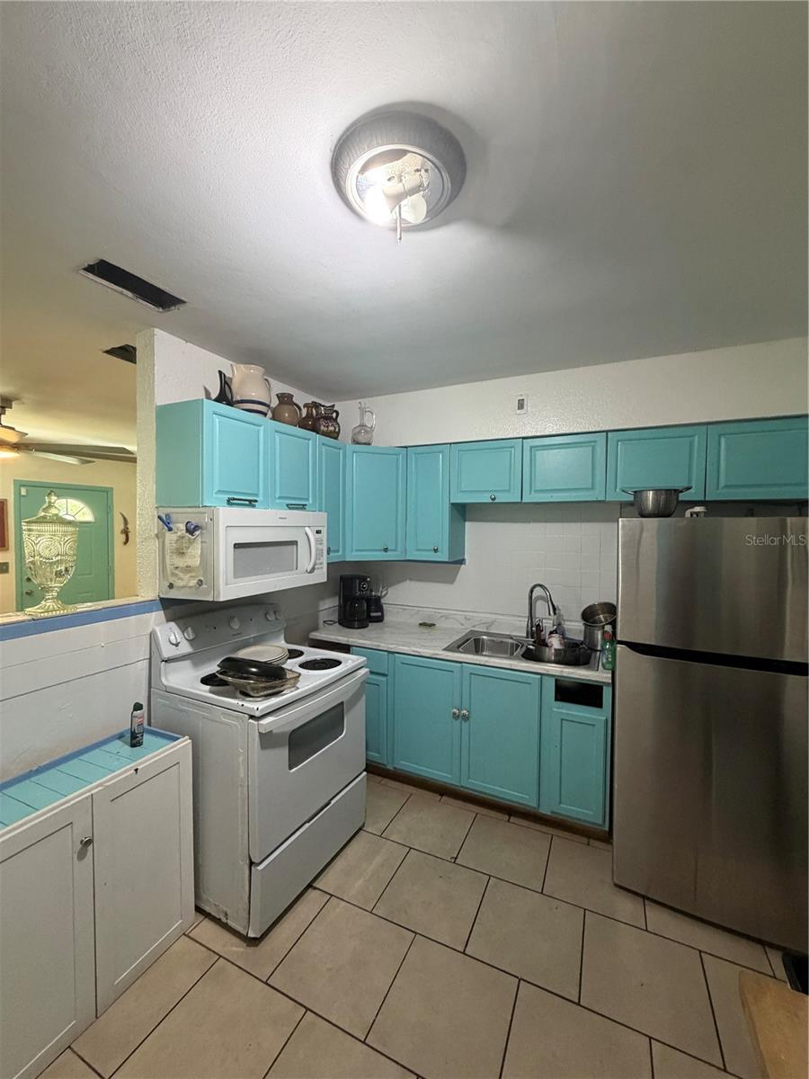 811 28th, St Petersburg, FL 33705