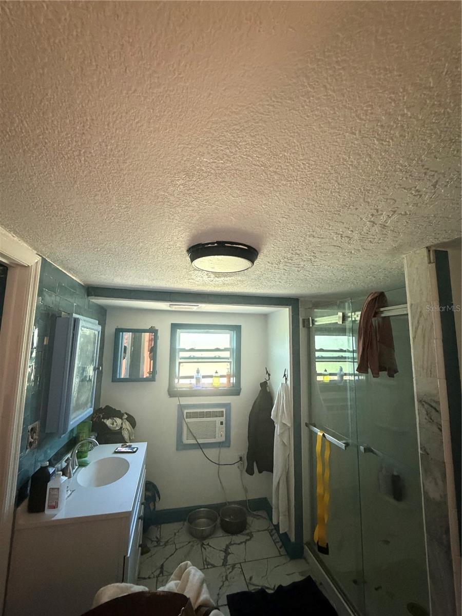 811 28th, St Petersburg, FL 33705