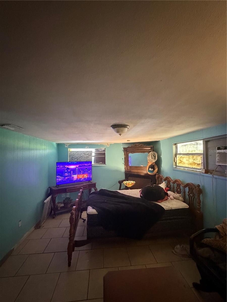 811 28th, St Petersburg, FL 33705
