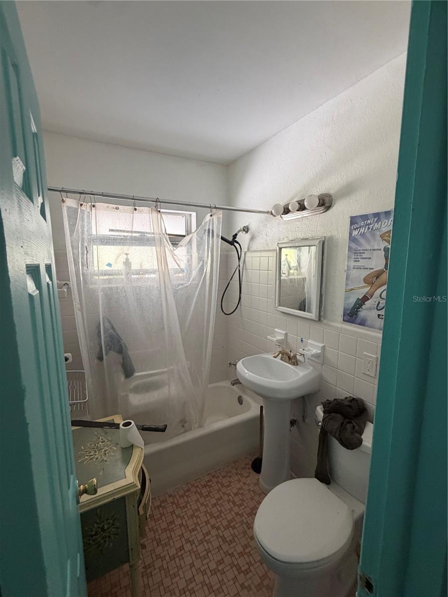 811 28th, St Petersburg, FL 33705