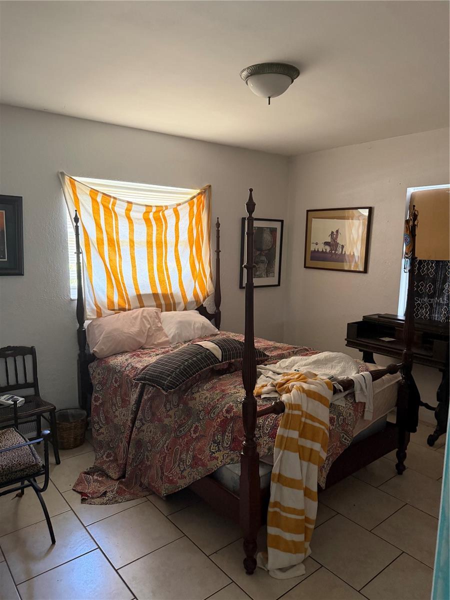 811 28th, St Petersburg, FL 33705