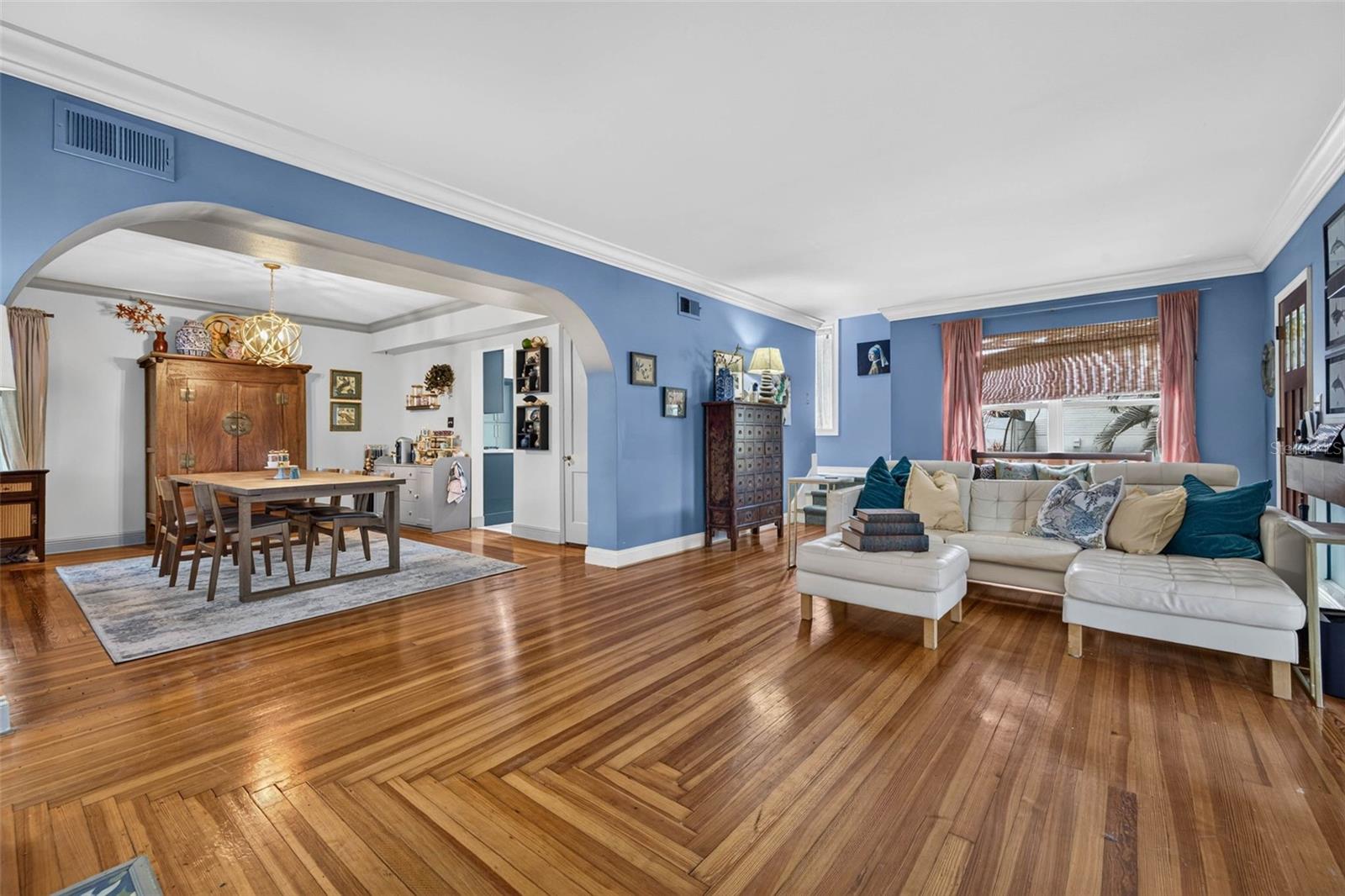 736 30th, St Petersburg, FL 33704