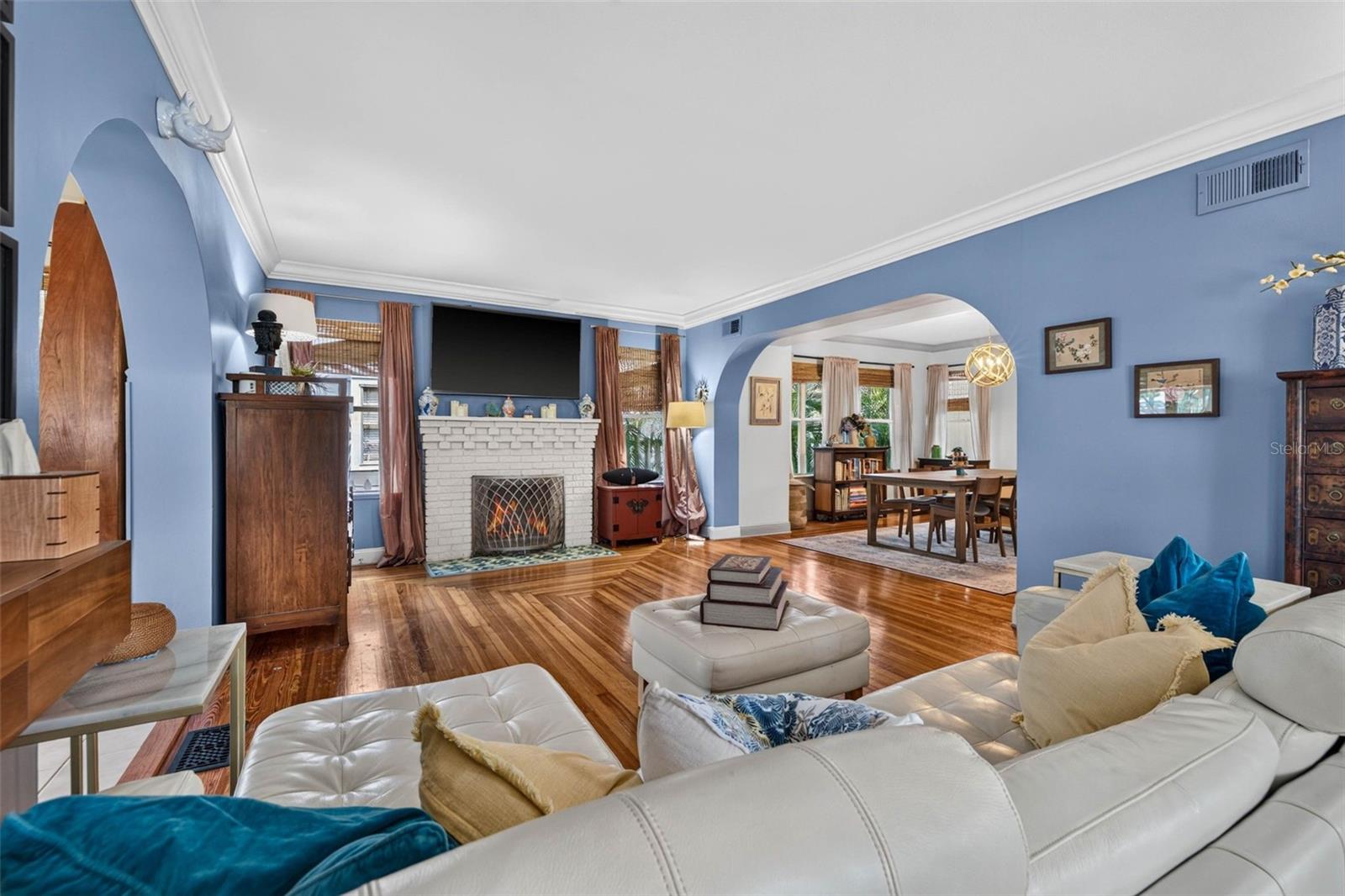 736 30th, St Petersburg, FL 33704