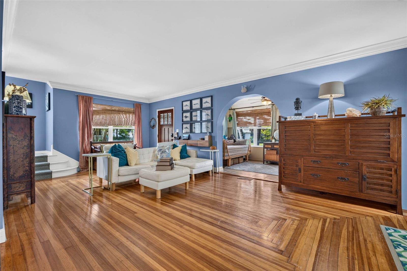 736 30th, St Petersburg, FL 33704