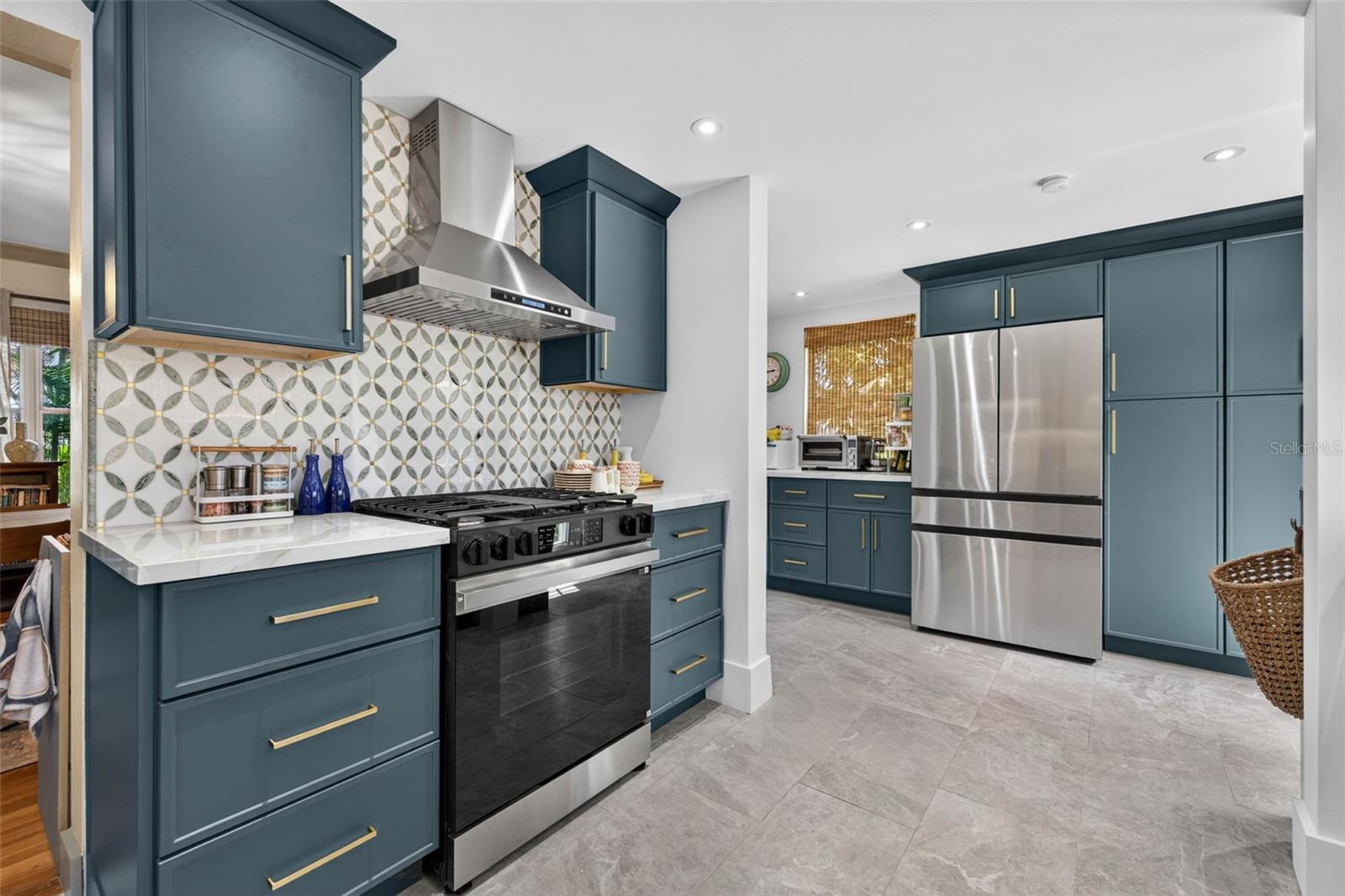 736 30th, St Petersburg, FL 33704