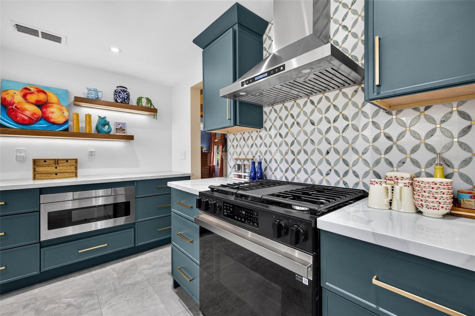 736 30th, St Petersburg, FL 33704