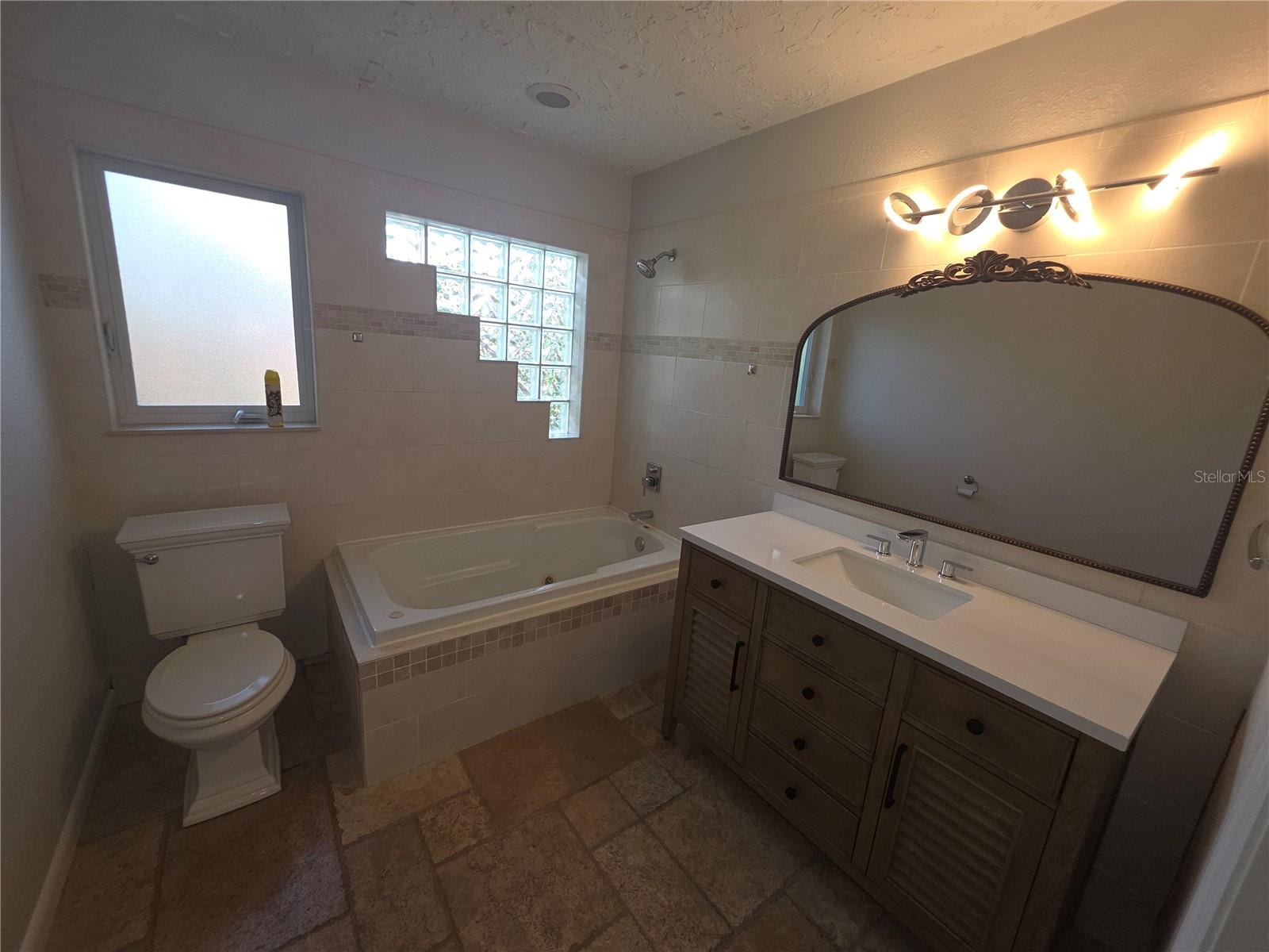 7708 9th Ave, Bradenton, FL 34209