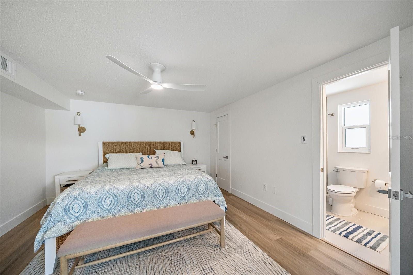 711 Spanish Unit 211, Longboat Key, FL 34228
