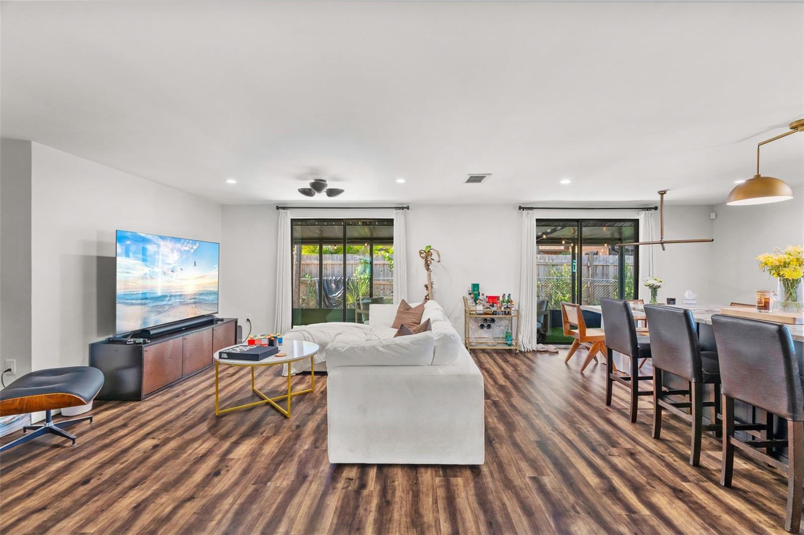 2874 Davis, Sarasota, FL 34237