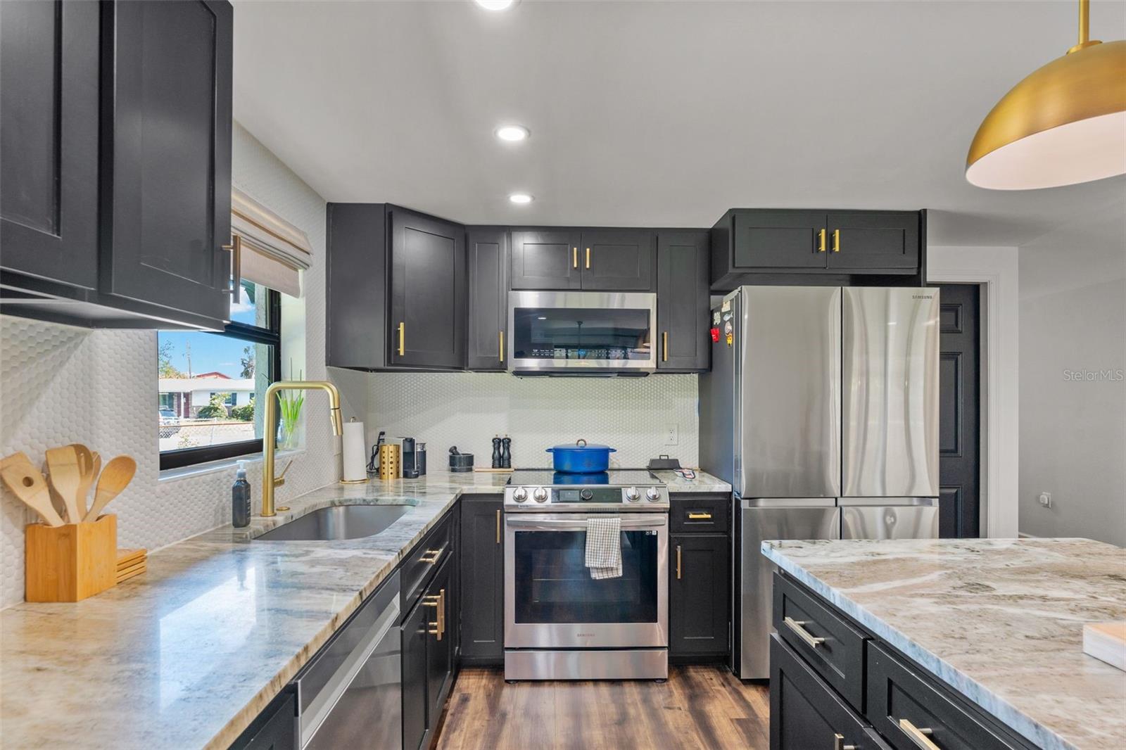 2874 Davis, Sarasota, FL 34237
