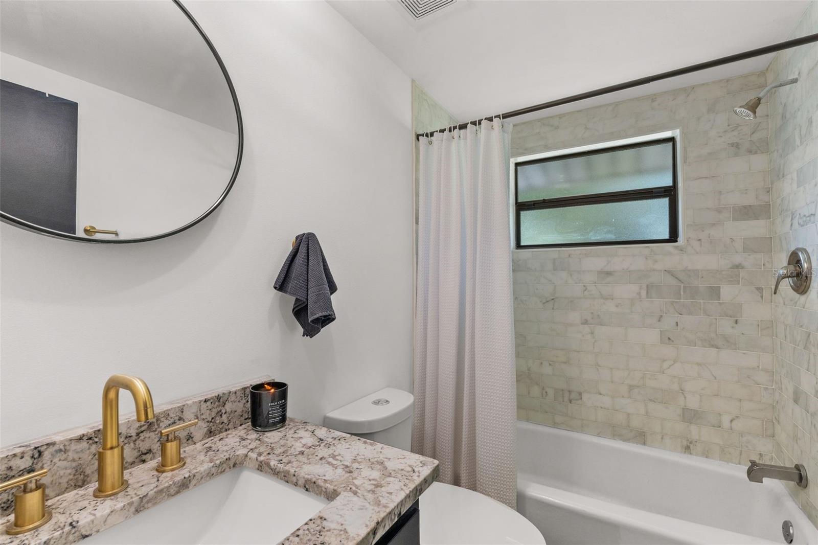 2874 Davis, Sarasota, FL 34237
