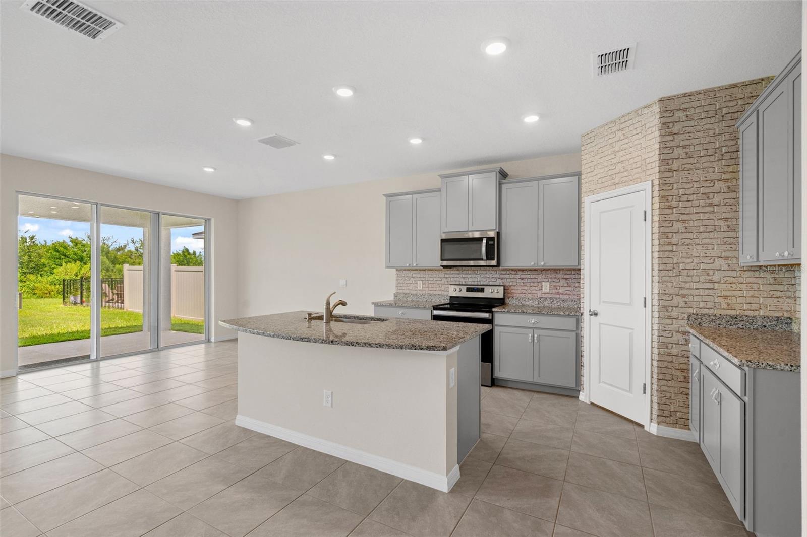 3813 Lively Coral, Bradenton, FL 34208