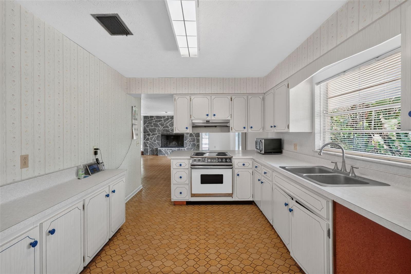 601 Winham, Tampa, FL 33619