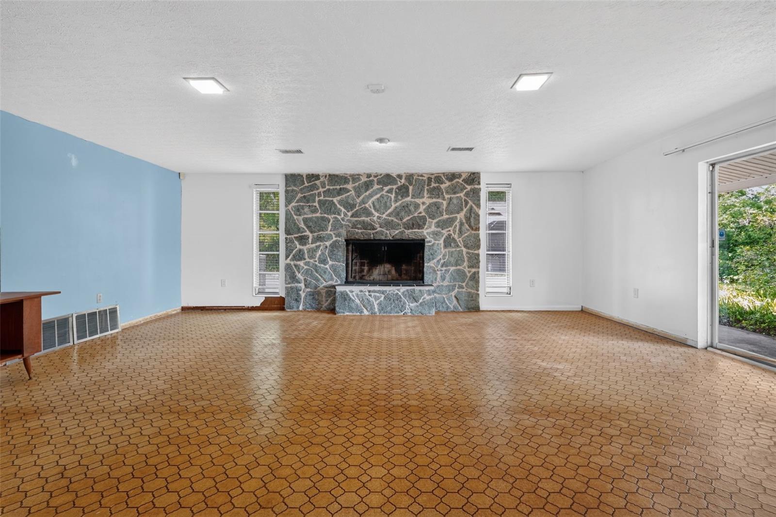 601 Winham, Tampa, FL 33619