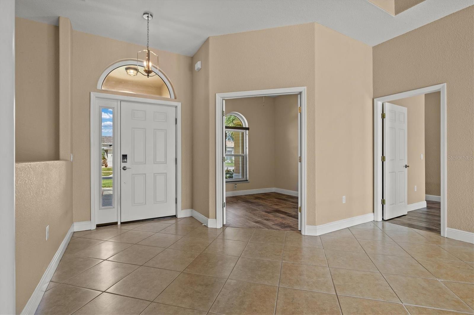 203 Lake Victoria, Englewood, FL 34223