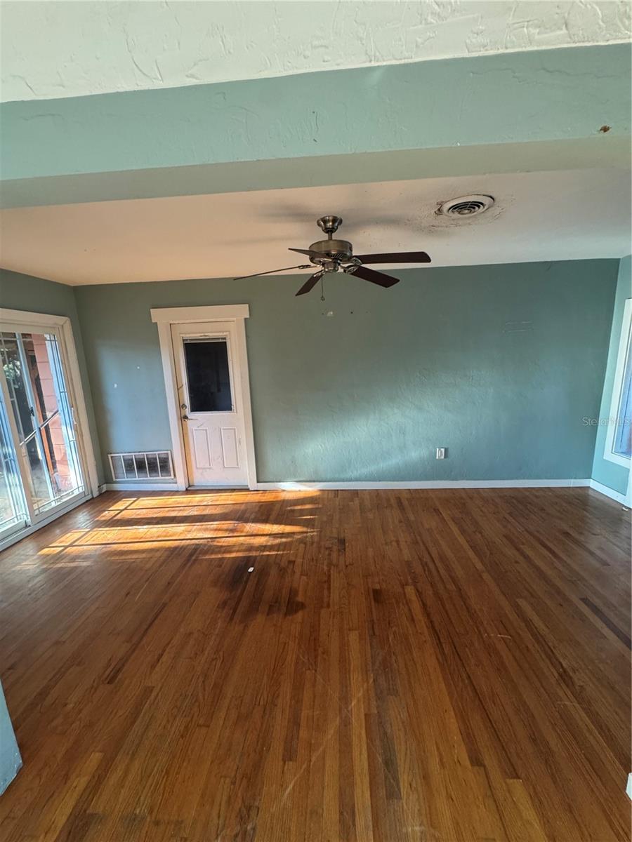 495 60th, St Petersburg, FL 33710