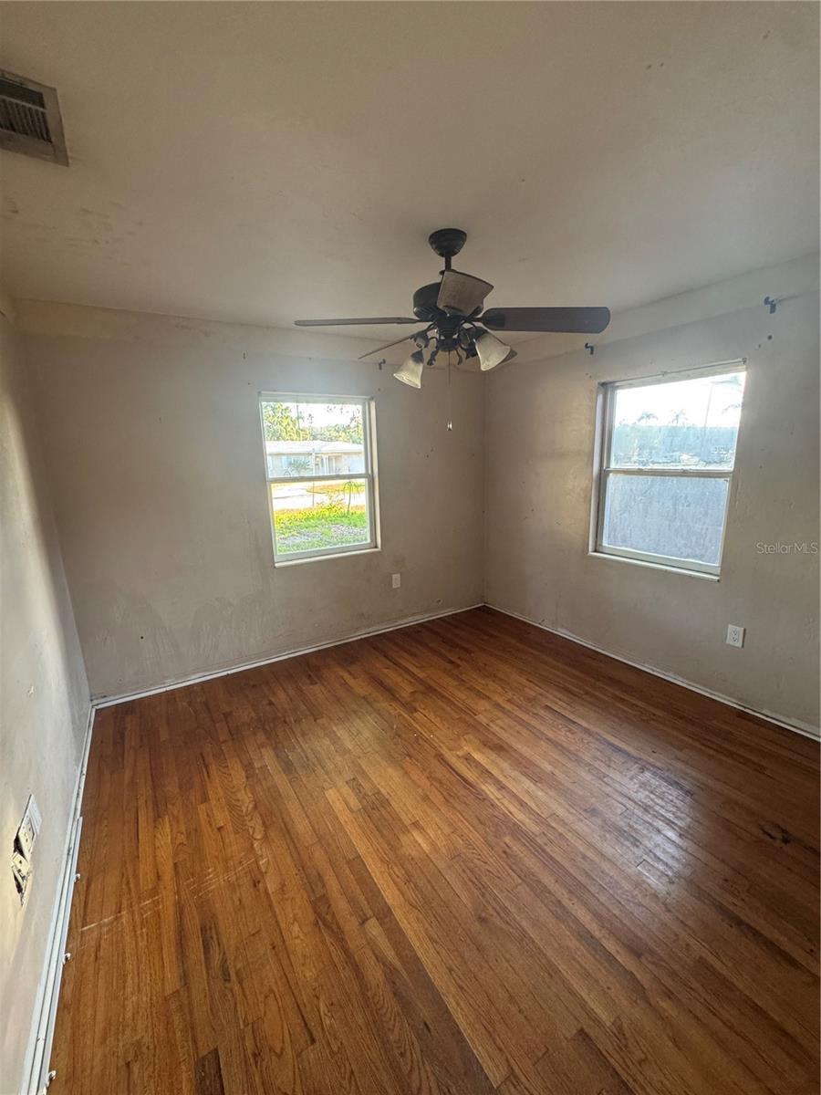 495 60th, St Petersburg, FL 33710