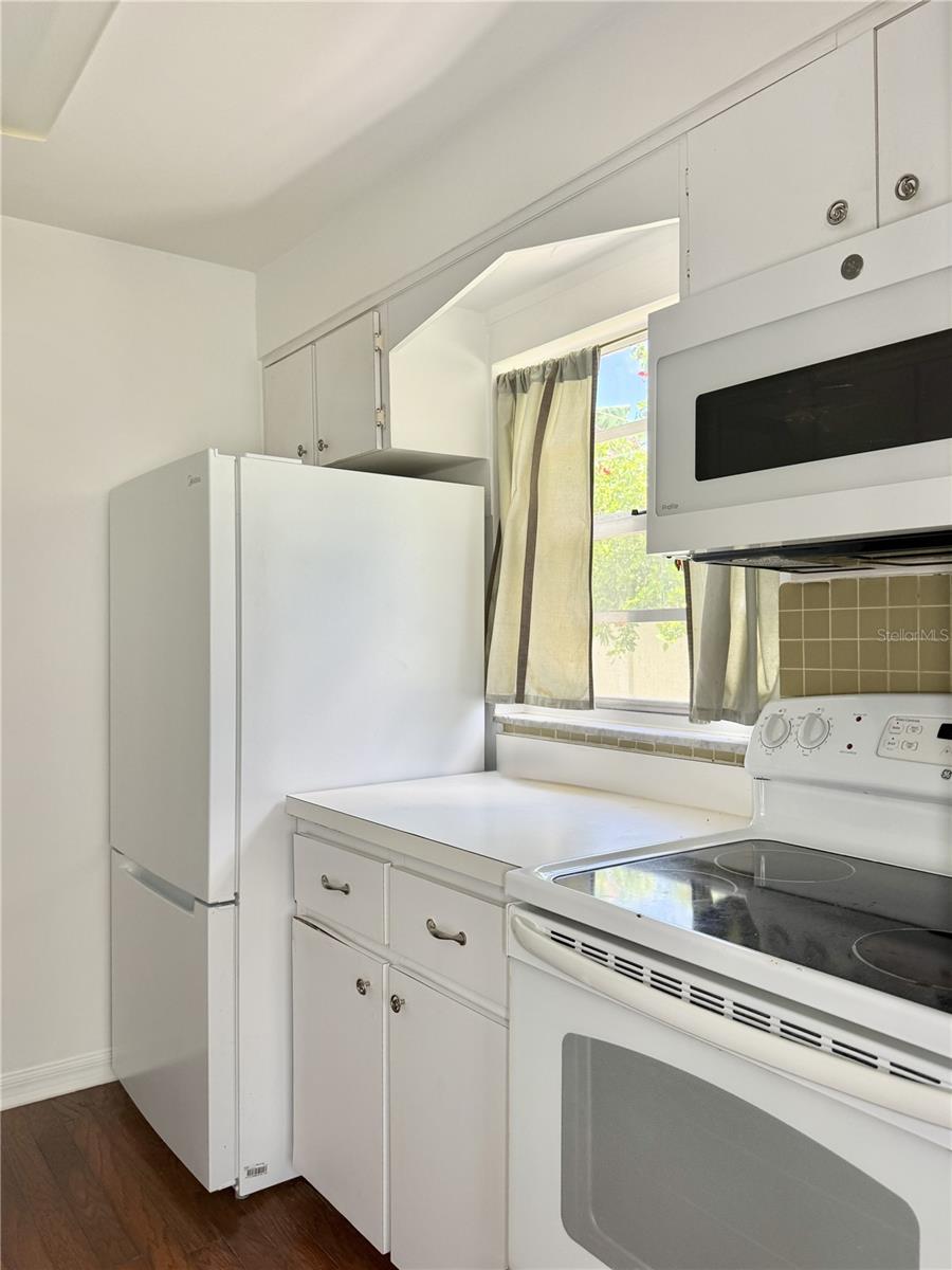 350 79th Ave N Unit 102, St Petersburg, FL 33702