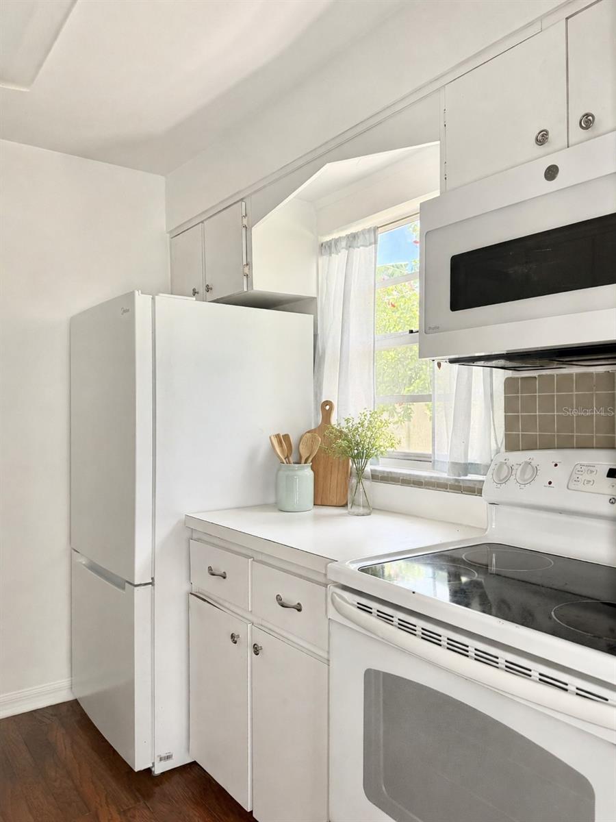 350 79th Ave N Unit 102, St Petersburg, FL 33702