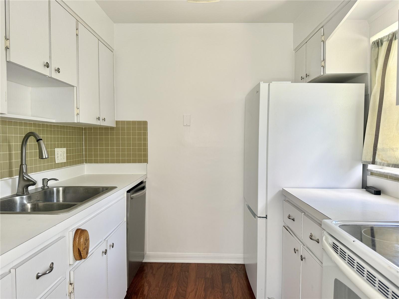 350 79th Ave N Unit 102, St Petersburg, FL 33702