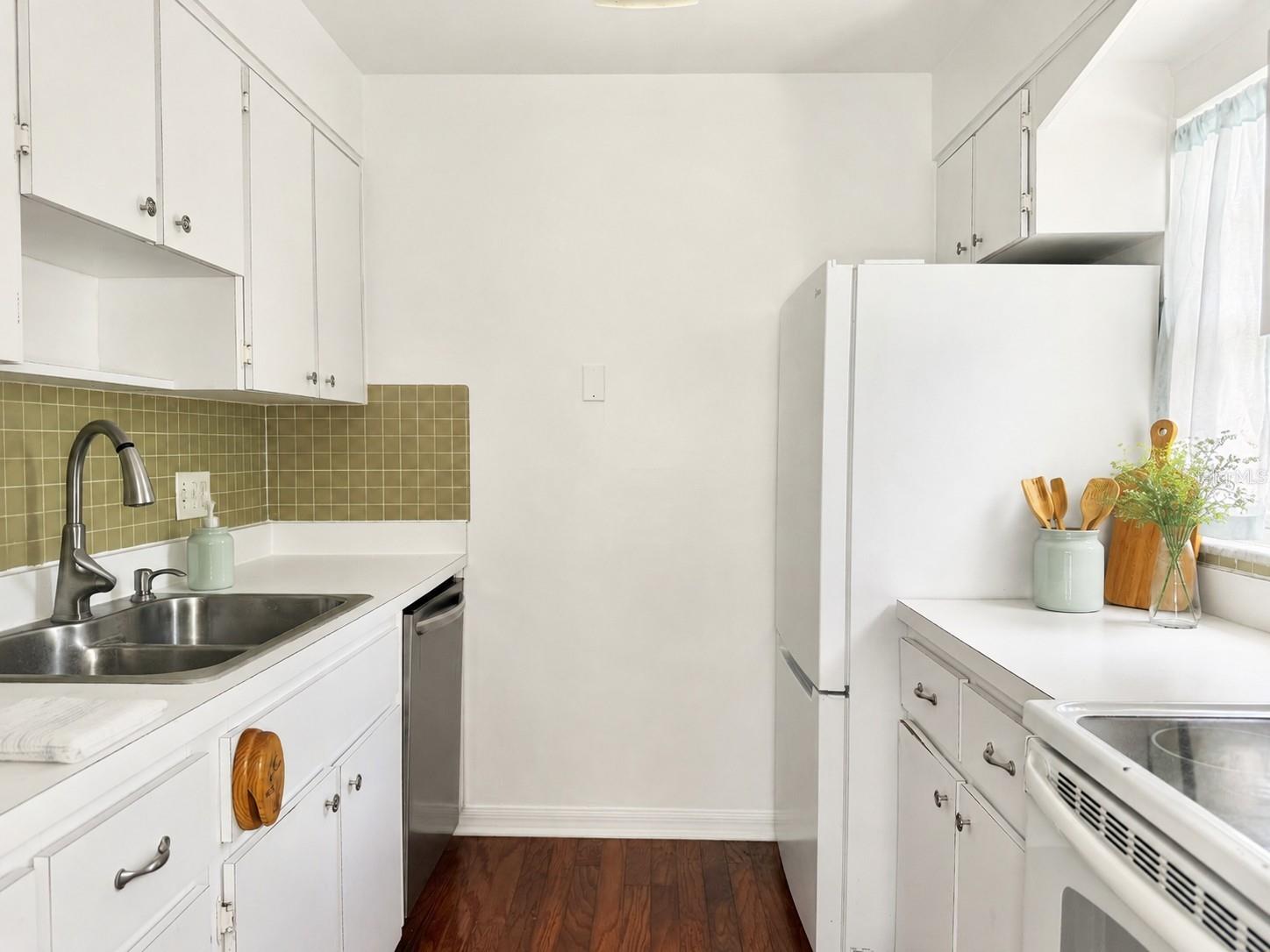 350 79th Ave N Unit 102, St Petersburg, FL 33702