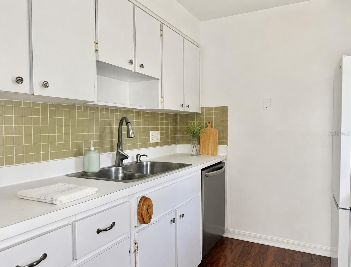 350 79th Ave N Unit 102, St Petersburg, FL 33702