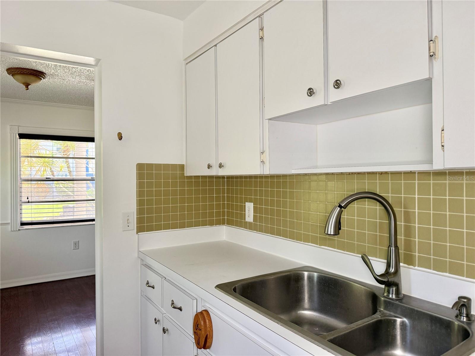 350 79th Ave N Unit 102, St Petersburg, FL 33702