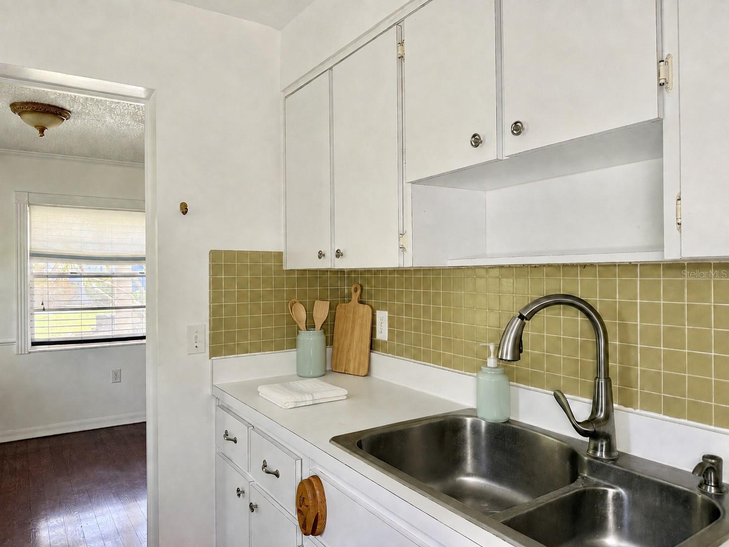 350 79th Ave N Unit 102, St Petersburg, FL 33702