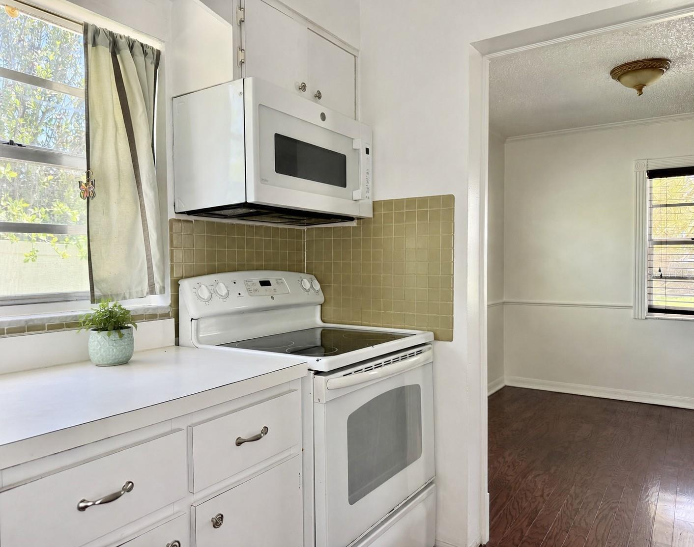 350 79th Ave N Unit 102, St Petersburg, FL 33702