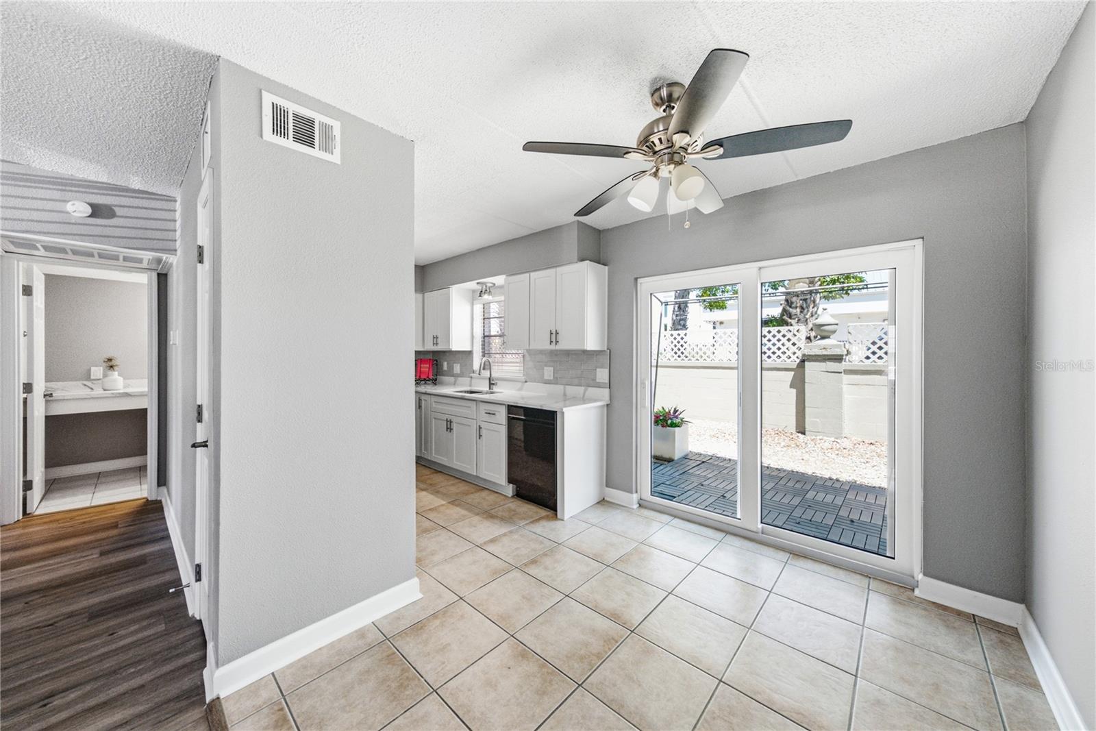 1170 Rue Des Chateaux Unit 1a, South Pasadena, FL 33707