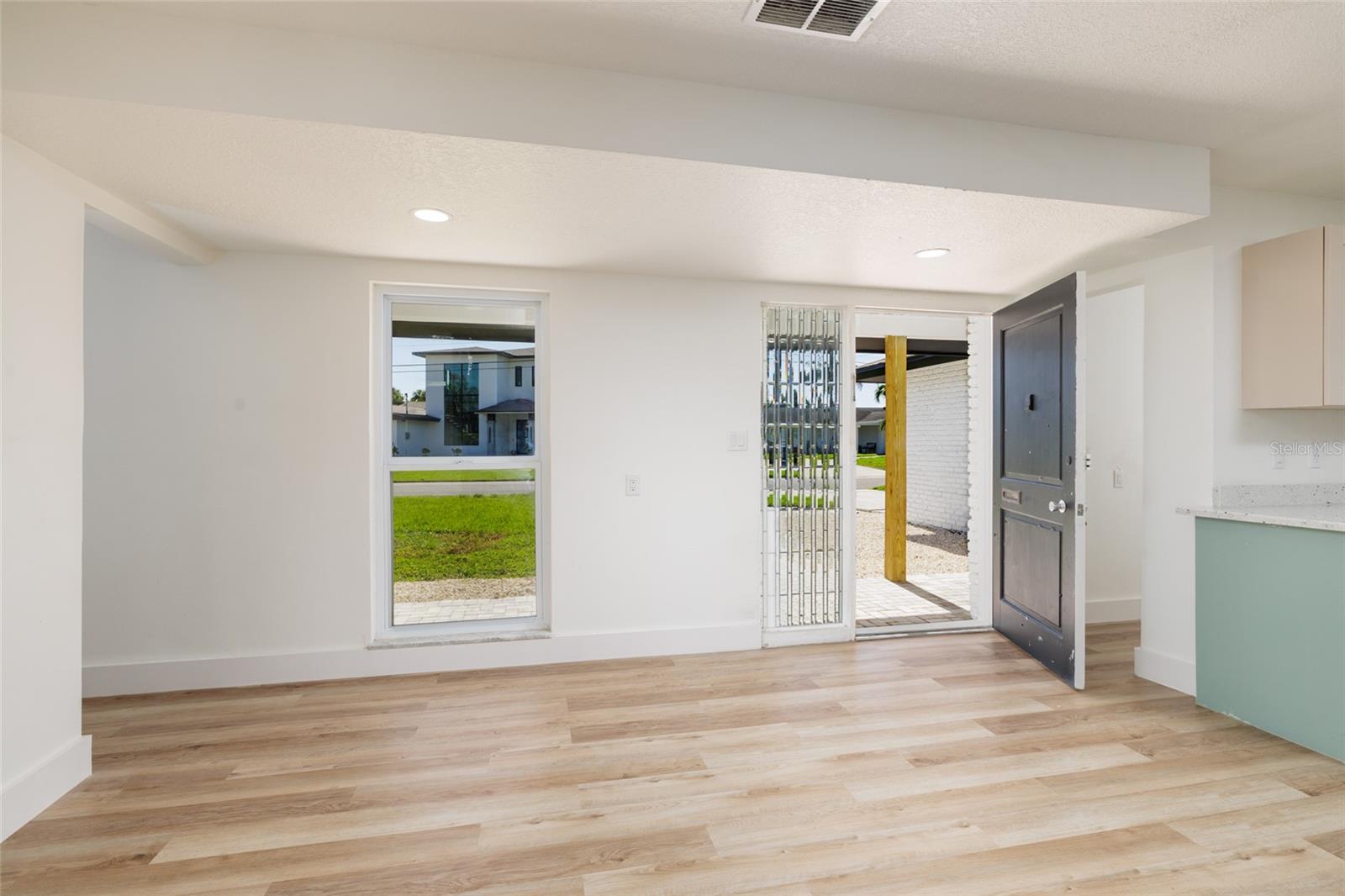 3960 13th, St Petersburg, FL 33703