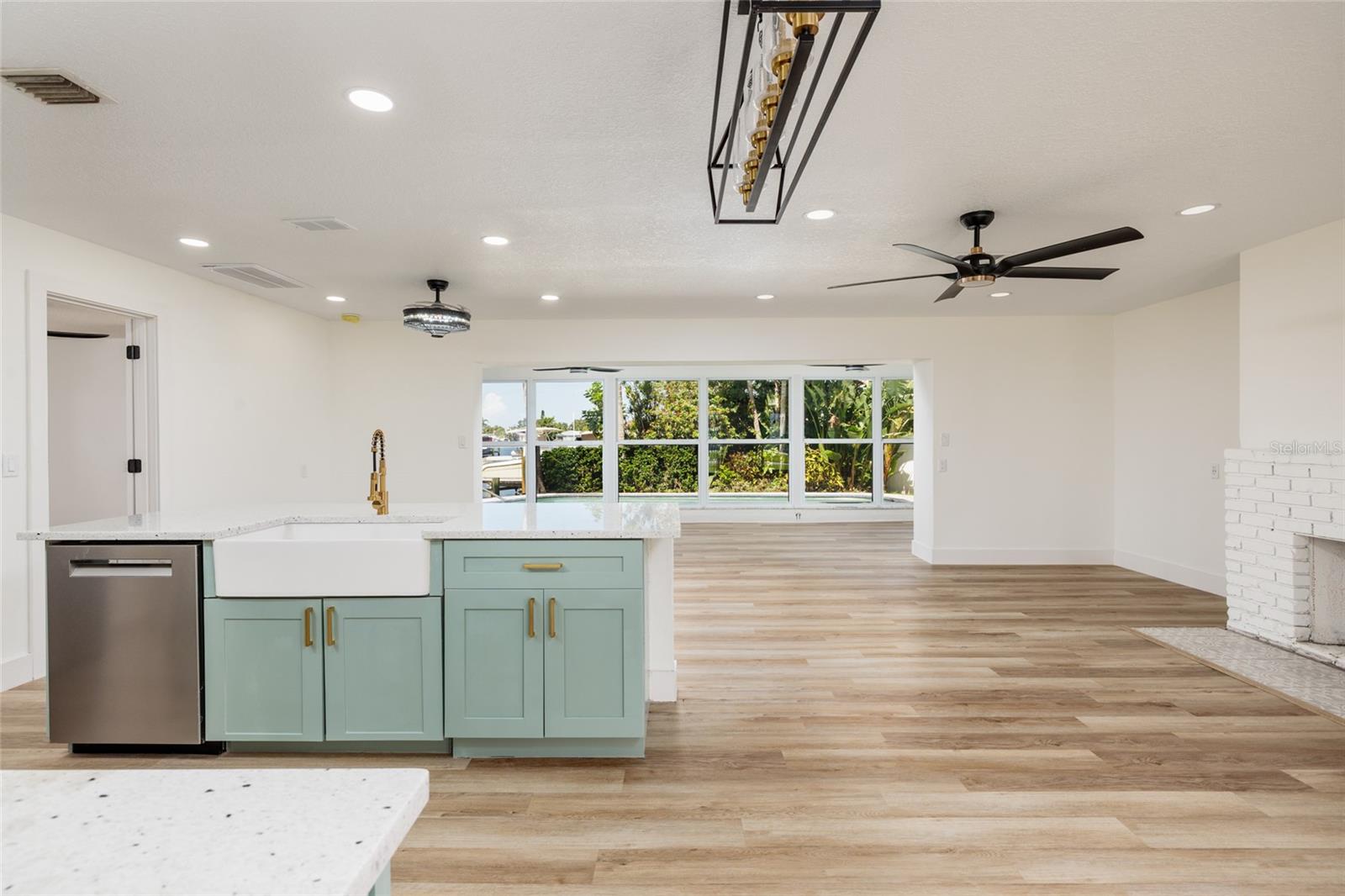 3960 13th, St Petersburg, FL 33703