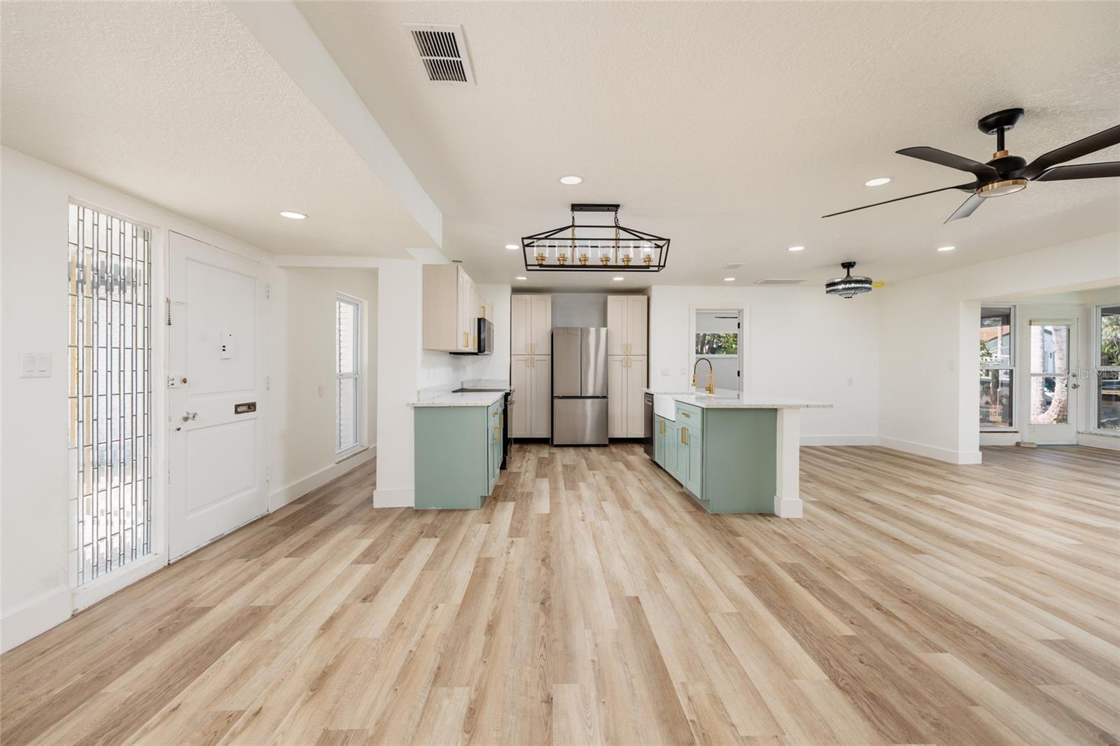 3960 13th, St Petersburg, FL 33703