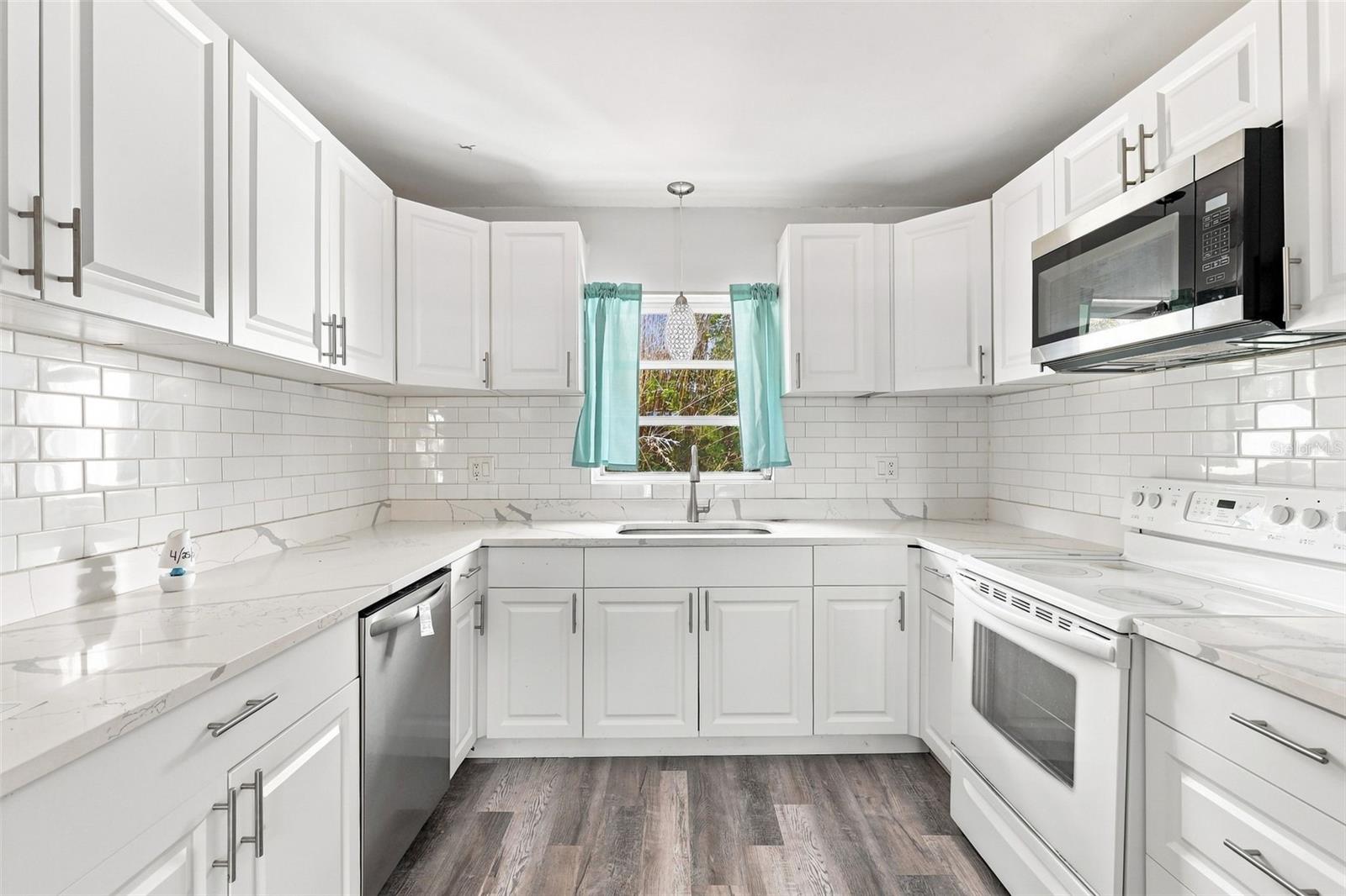 1840 Glengary, Sarasota, FL 34231