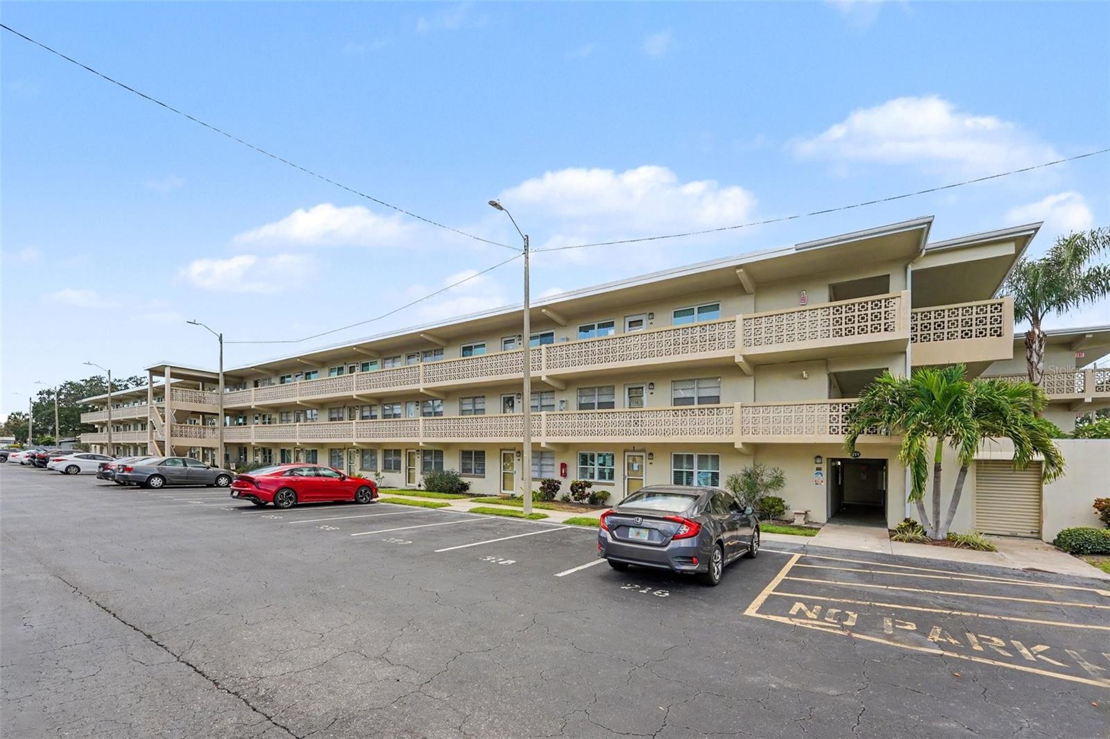 951 79th Unit Apt 322, St Petersburg, FL 33702