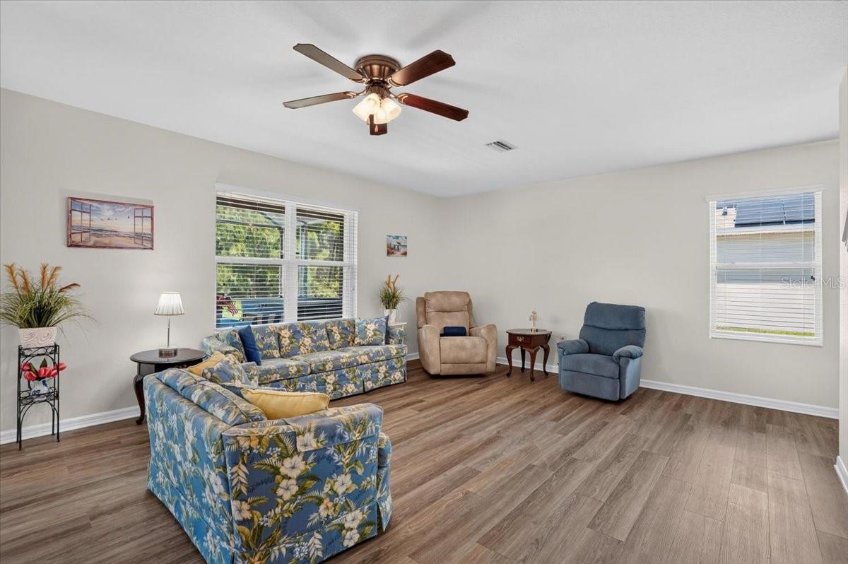 5288 11th, Bradenton, FL 34203